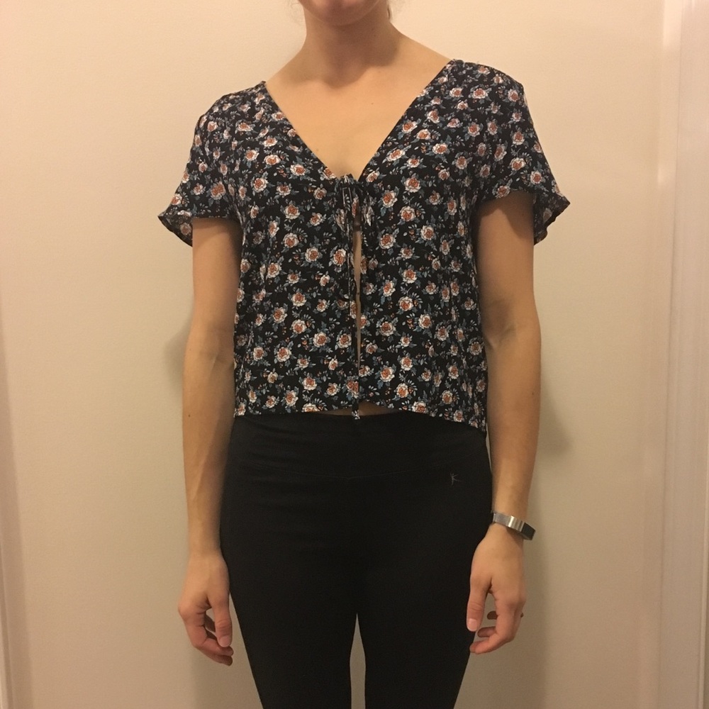 Cropped front-tie foral top